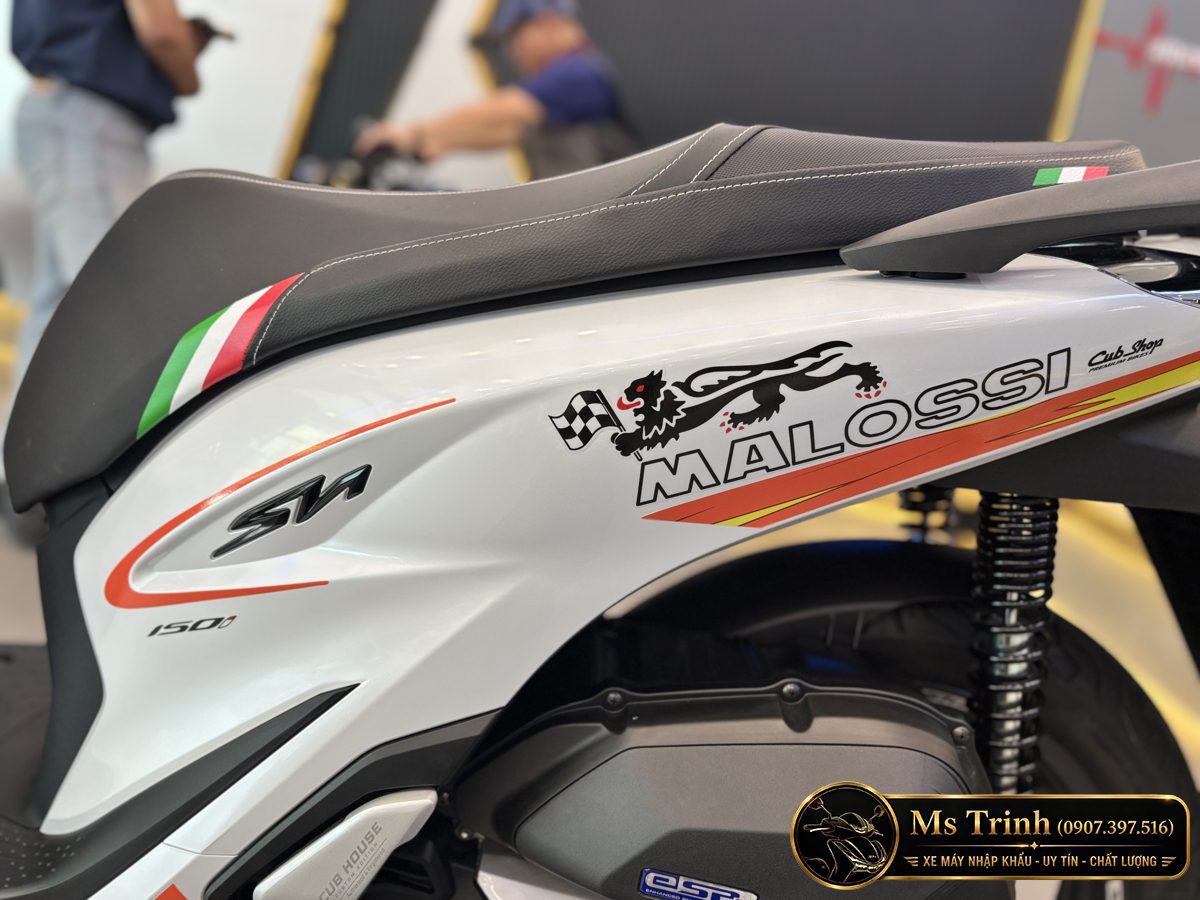 Biểu tượng Sh150 italy kết hợp Malossi tạo điểm nhấn trên sườn xe
