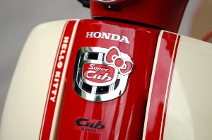 Honda Cub Hello Kitty Japan: Biểu tượng “cute” chuẩn Nhật, chất chơi sưu tầm và tiện dụng hằng ngày