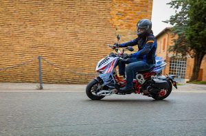 Khám phá Italjet Dragster 300 Gresini Edition: Xe tay ga công nghệ Ý mang DNA đường đua